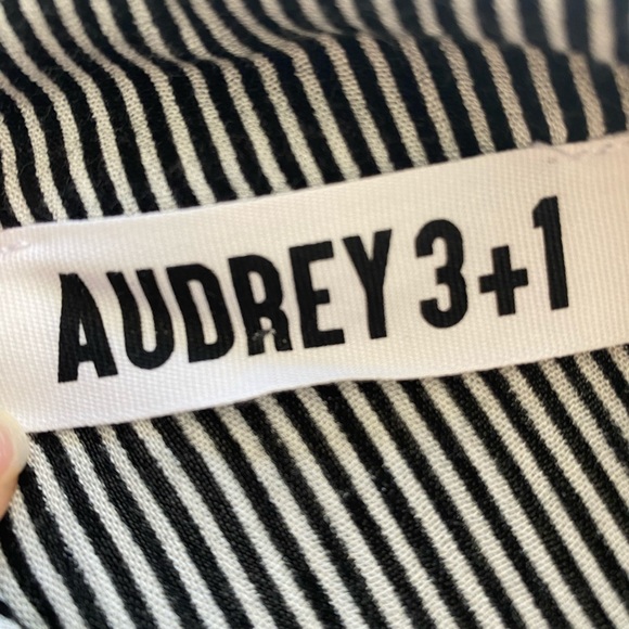 Long Sleeve Flare Stripped Crop Top - Picture 3 of 3